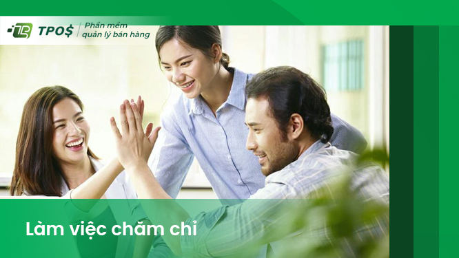 làm việc chăm chỉ để trở thành nhân viên bán hàng giỏi